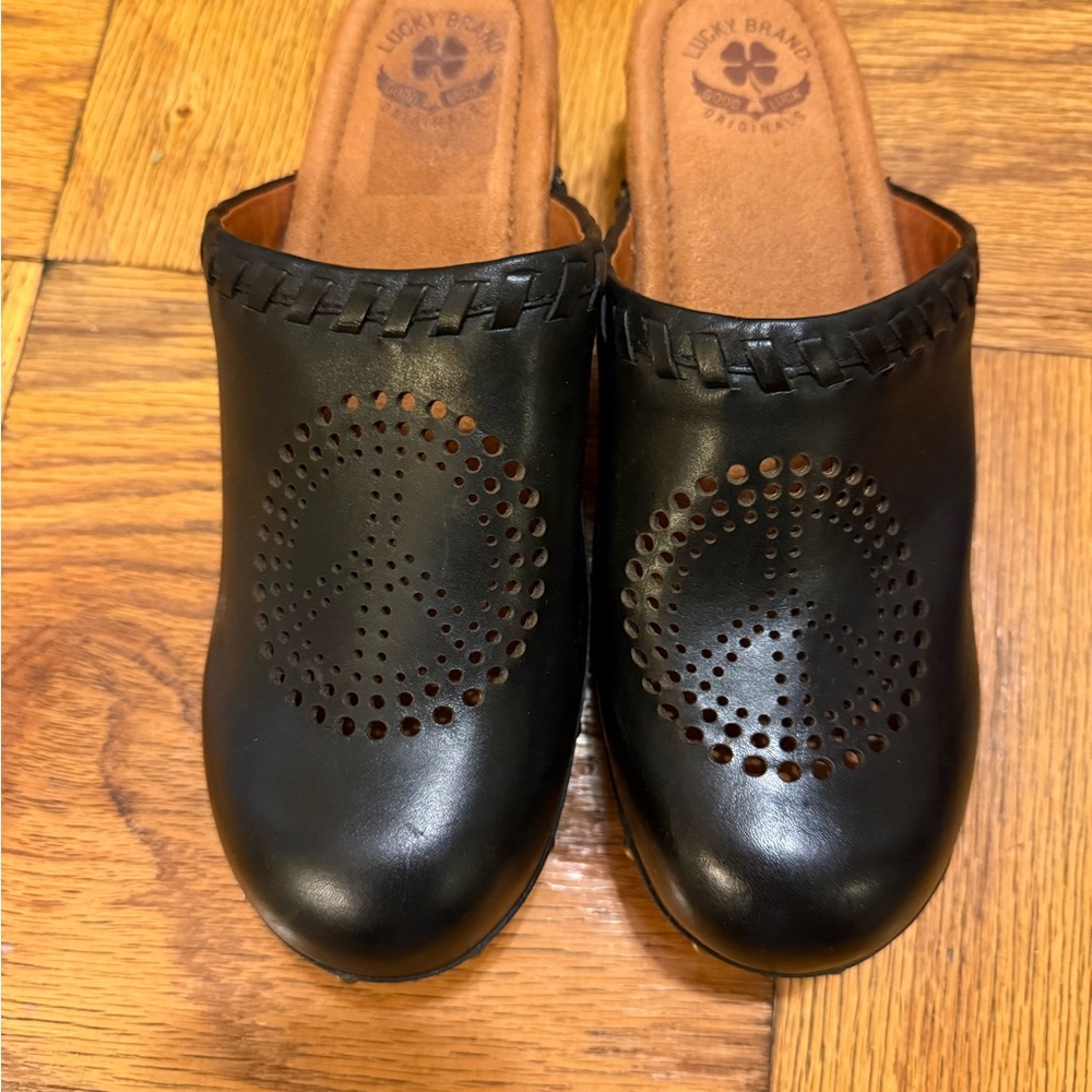 NWOT Lucky Brand Women's Black Peace Sign Mules